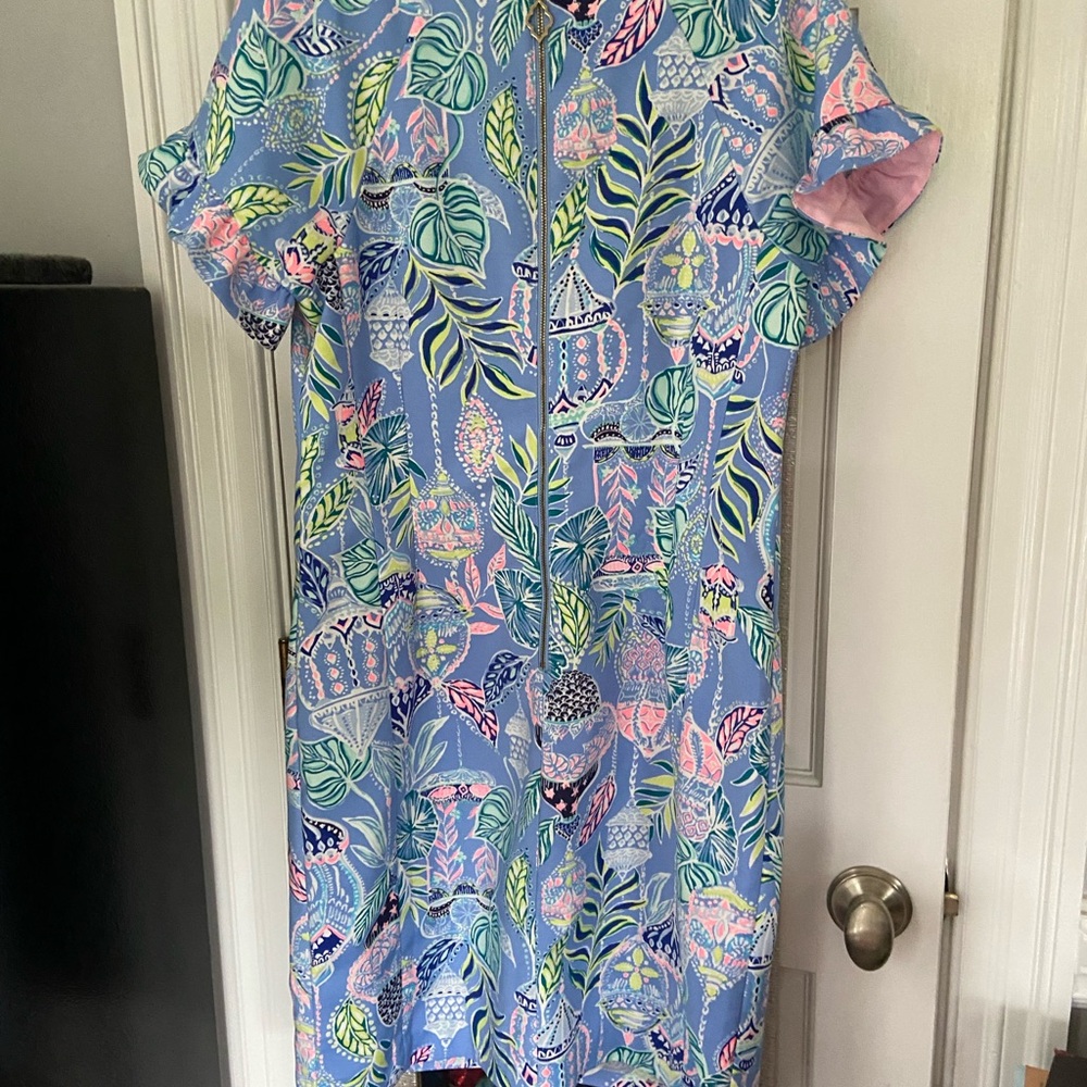 Lilly Pulitzer Light Blue Tropical Leaf & Floral Shift Dress. Size 10 - Picture 4 of 6